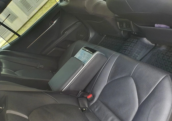 Toyota Camry cena 160900 przebieg: 41991, rok produkcji 2021 z Kałuszyn małe 562